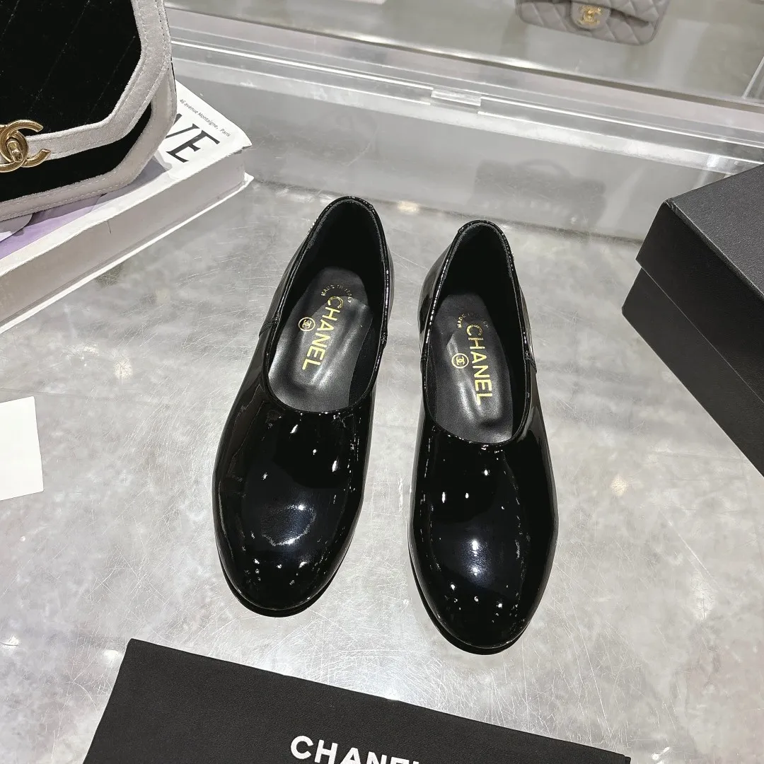 👟👟Ex-factory price 380👟👟 Genuine leather sole +40 25C early spring new Chanel loafers; fabric: patent leather: color black; white; burgundy, code number: 5-40; (custom-made 41 custom-made non-refundable)